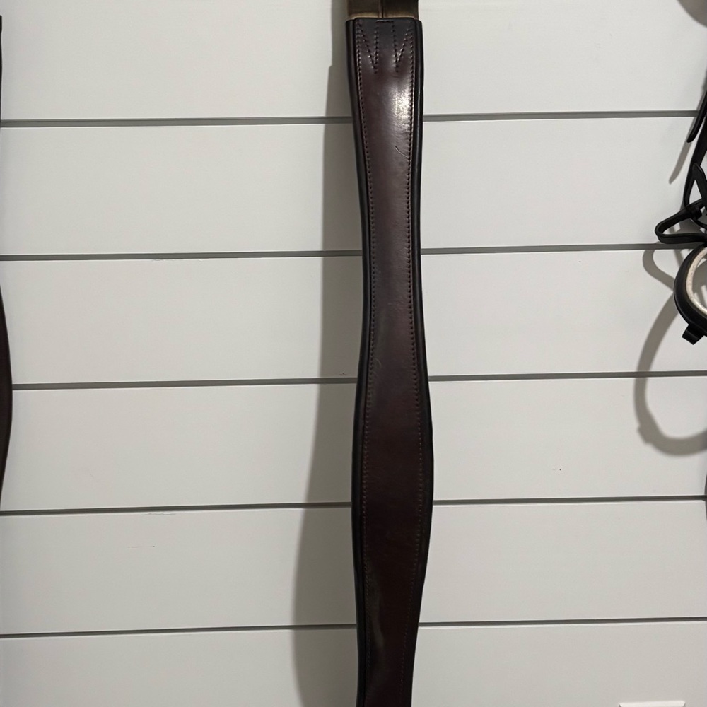 Dark brown hunter jumper girth